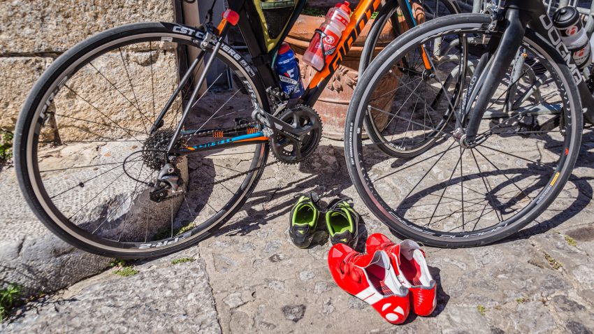 Cycling: Red road bike shoes - RovenImages
